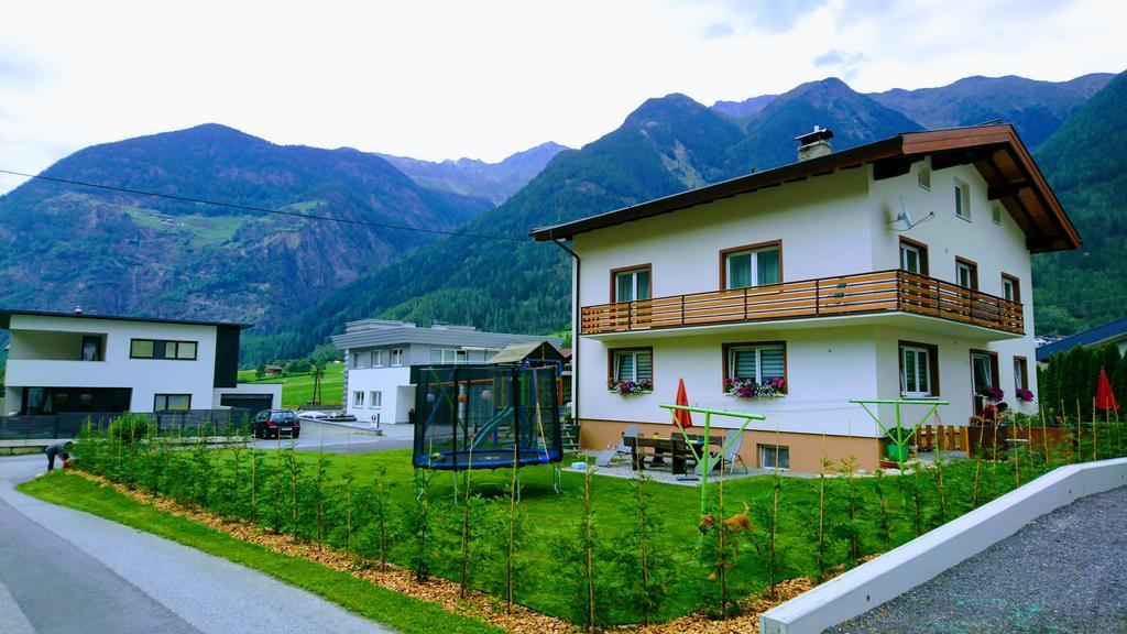 Haus Attos Apartment Umhausen Exterior foto